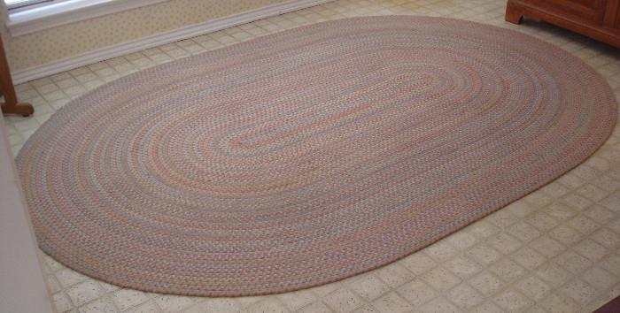 Very nice, clean braided rug