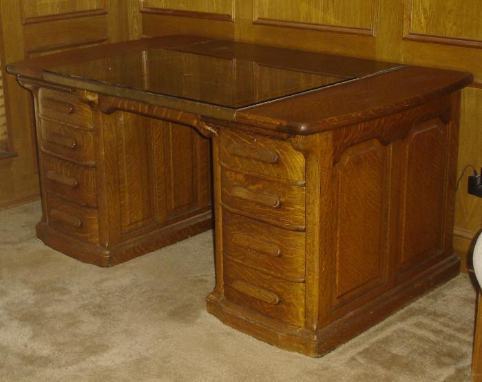 Leopold oak desk