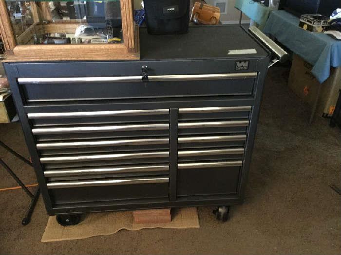 WEN TOOL BOX, 38" X 18" X 44"