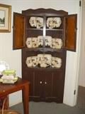 CORNER CABINET WITH BOTTLE GLASS DOORS