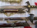 DECORATIVE KNIVES/DAGGERS