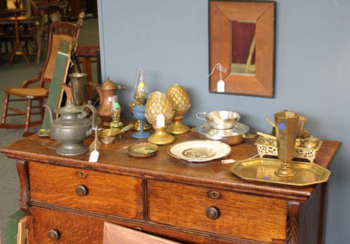 Early 20th Century oak chest and small items.