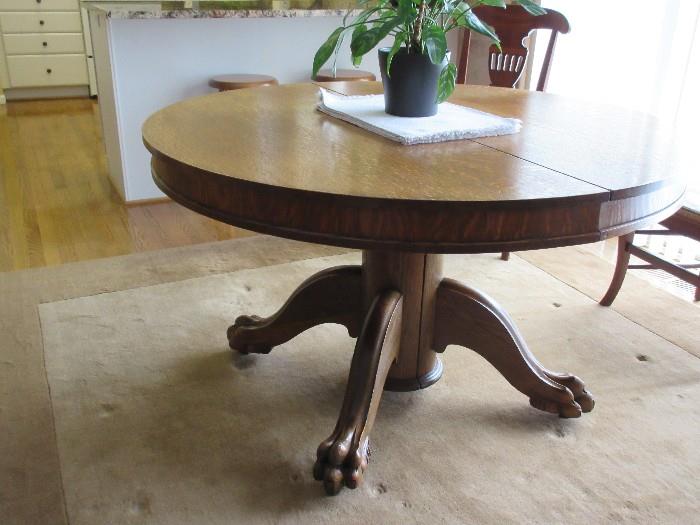 oak round dining table / claw feet