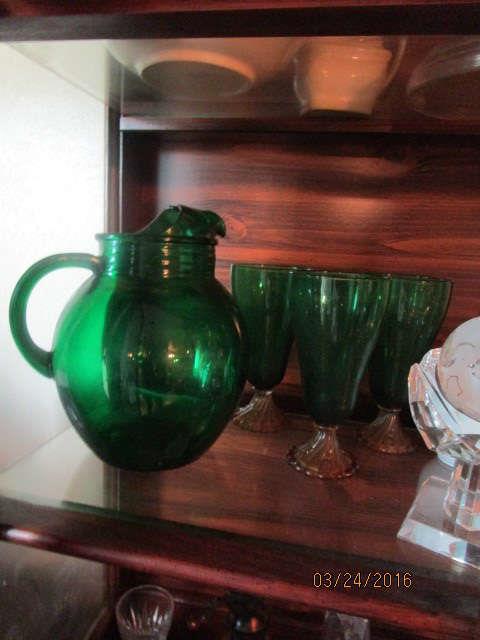 BEAUTIFUL GREEN PITCHER WITH 3 GOBLET GLASSES