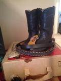 Women's boots w/ accessories!