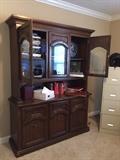 China cabinet/hutch 