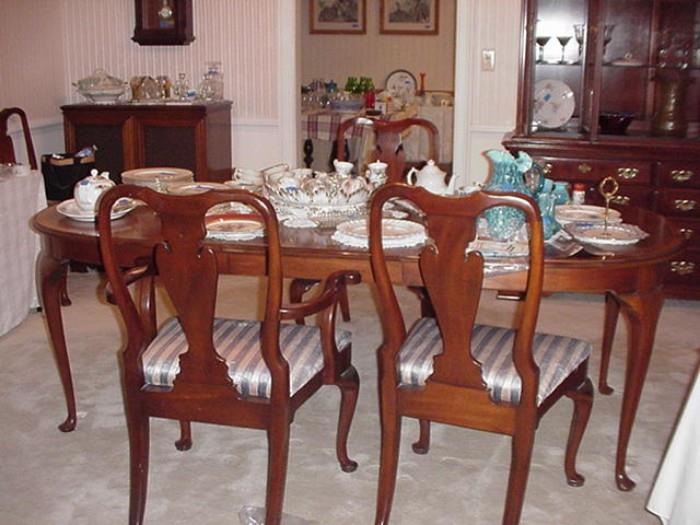 Queen Anne style dining table with six chairs