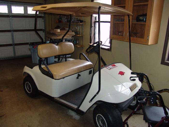 Like new golf cart with 6 batteries