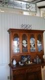  CHINA CABINET, CRYSTAL, VASES