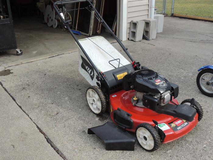 Toro Push Mower (Bagger/Recycler) LIKE BRAND NEW!