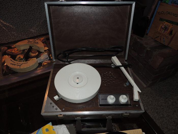 Vintage Briefcase Record Player (works!)