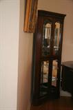 Corner cabinet