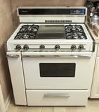 Magic Chef 'Griddle In The Middle' Gas Range: 225.00