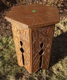 C/1905 Quartered Oak octagon Fern stand w/ornate Art Nouveau designs