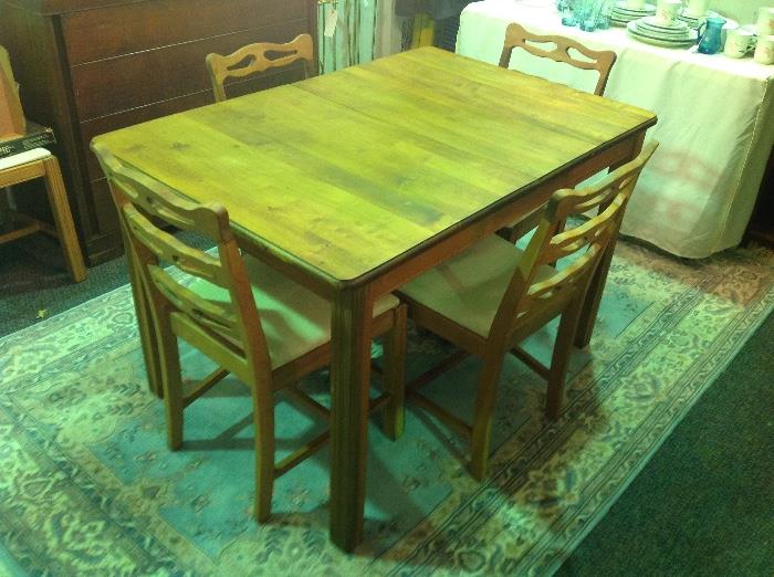 Mid-Century Dining Table w/ Collapsable Center Leaf and Five Dining Side Chairs