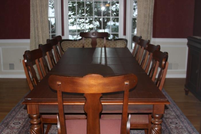 Ethan Allen 'Livingston Large Dining Table'.