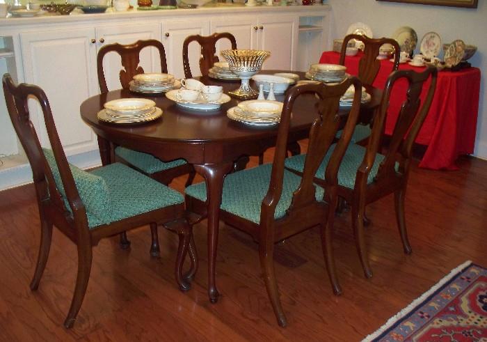Hickory James River Collection Dining Room Table - 6 Chairs - 3 leafs