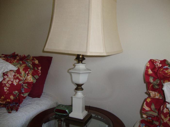1 bedside lamp