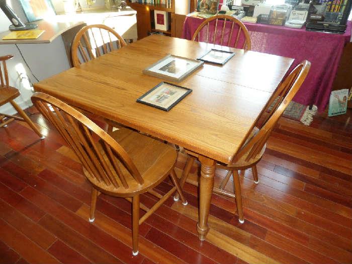 Oak Dining Table with 3 Leaves and 6 Chairs