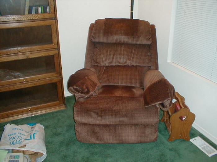 Nearly new large size recliner