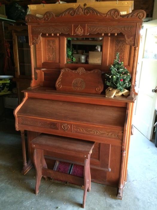 Pump organ $300