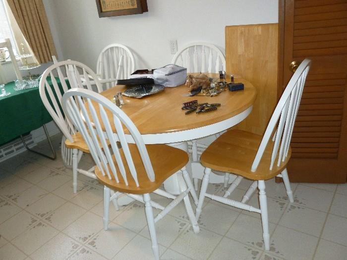 Great kitchen set...table w/leaf & 6 chairs