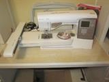 Husqvarna-Viking designer Topaz 50 sewing/embroidery machine