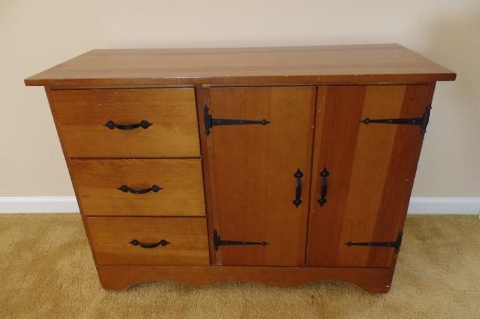 Wheeled Drop Leaf Cabinet                   http://www.ctonlineauctions.com/detail.asp?id=363962