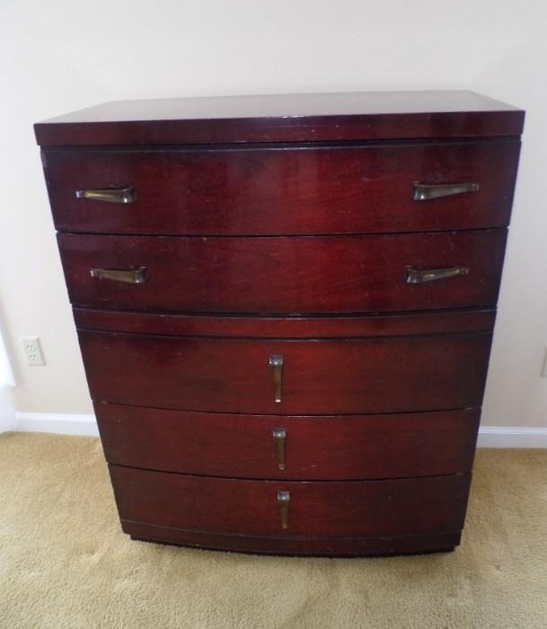 Mahogany Chest Dresser                   http://www.ctonlineauctions.com/detail.asp?id=363975