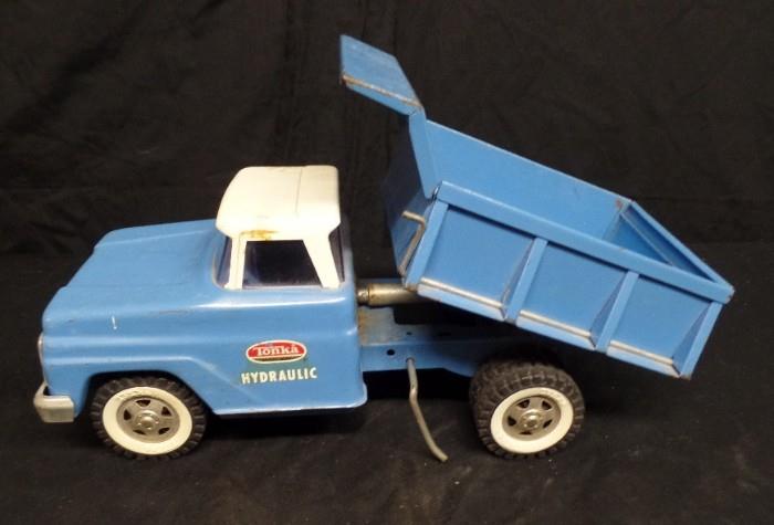 Vintage Blue Tonka Metal Toy Dump Truck           http://www.ctonlineauctions.com/detail.asp?id=363600