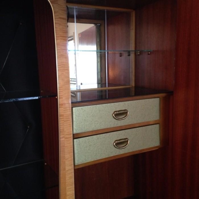 CABINET RIGHT SIDE, MIRRORED GLASS INSIDE