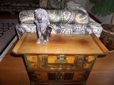 DETAIL OF THE ASIAN STYLE SIDE TABLE.  VERY VERSATILE SMALL SIZE. 