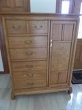 AMERICAN DREW SOLID OAK DRESSER