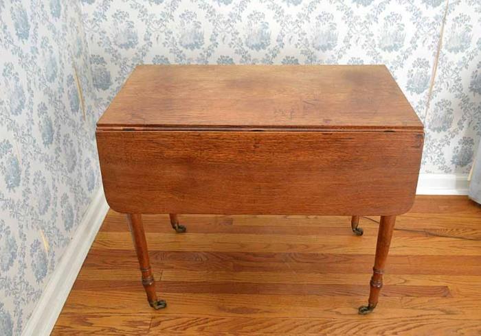 Antique Pembroke Dropleaf Table 