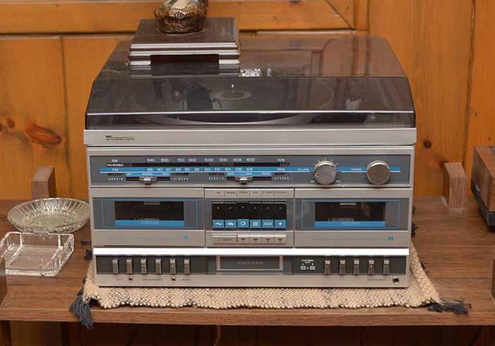 Vintage AM/FM Stereo with Dual Cassette Player