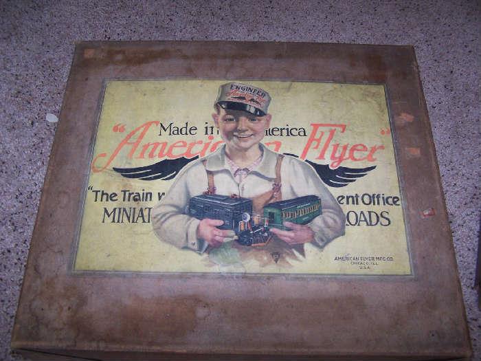 VINTAGE BOX WITH AMERICAN FLYER TRAIN