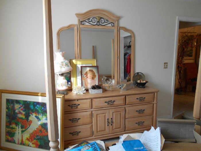 9 drawer dresser with tri-fold mirror