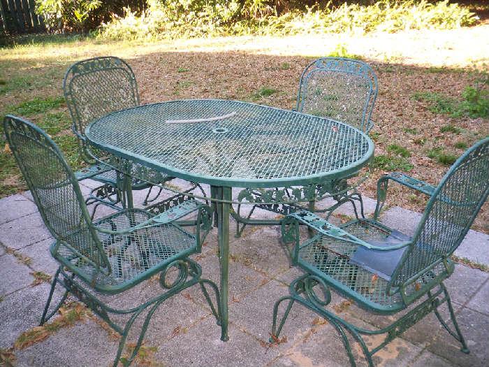Metal Patio table with 4 chairs