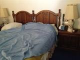 oak queen bed