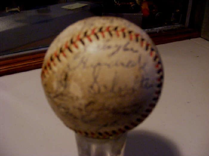 1933 Cubs baseball with 6 signatures