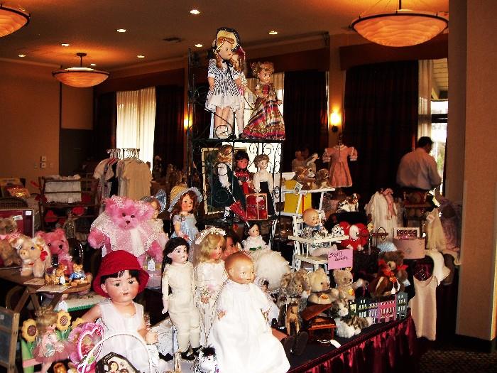 Antique Doll & Toy Market in Bellevue, WA starts on 2/21/2016