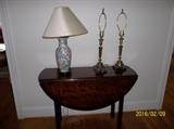 drop-leaf table, lamps