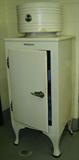 Vintage ice box / refrigerator, still works!