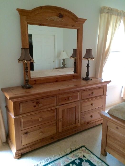Broyhill Knotty Pine Dresser with Mirror, Boudoir Lamps 