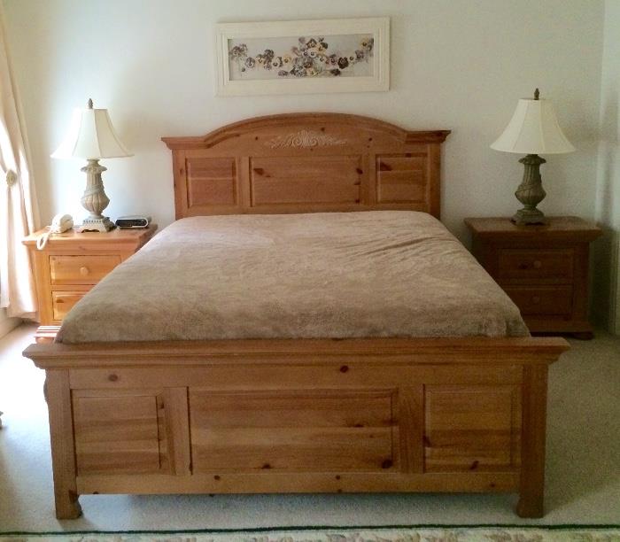 Broyhill Knotty Pine Bedroom Set