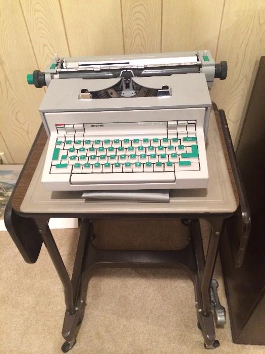 Typewriter and typewriter table