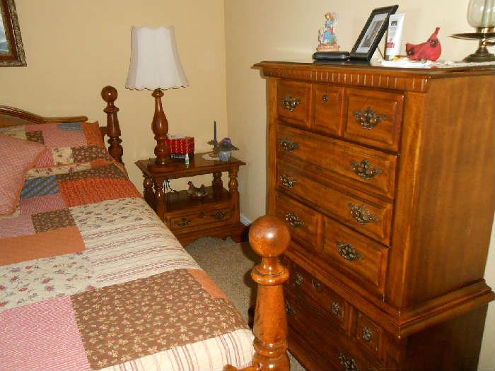 BROYHILLL chest, bed, side table and lamp