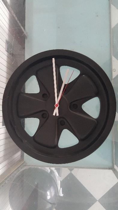 Wheel wall clock