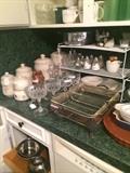 Assorted kitchens items