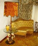 living room, corner settee w lamp